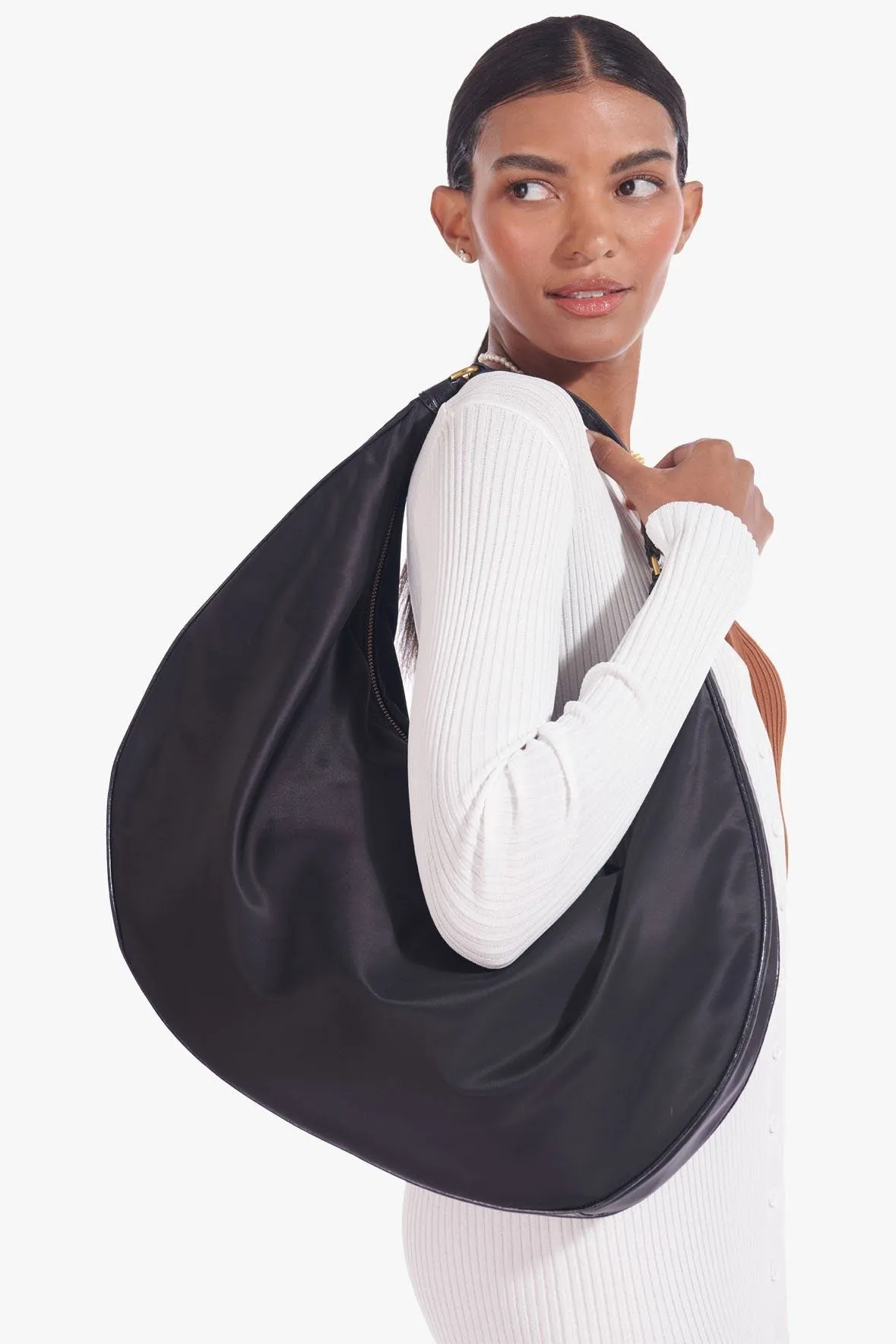 LARGE NYLON SASHA BAG | BLACK