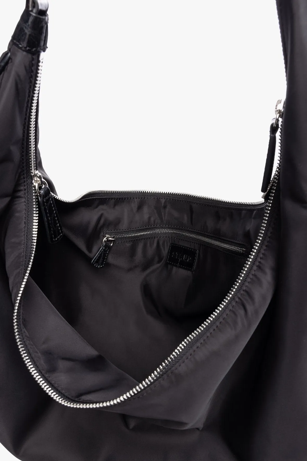 LARGE NYLON SASHA BAG | BLACK